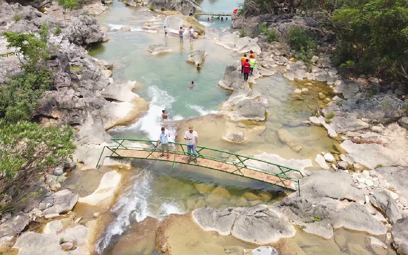 Khe Nước Lạnh Quảng Bình: Thiên đường suối mát giữa rừng xanh 9