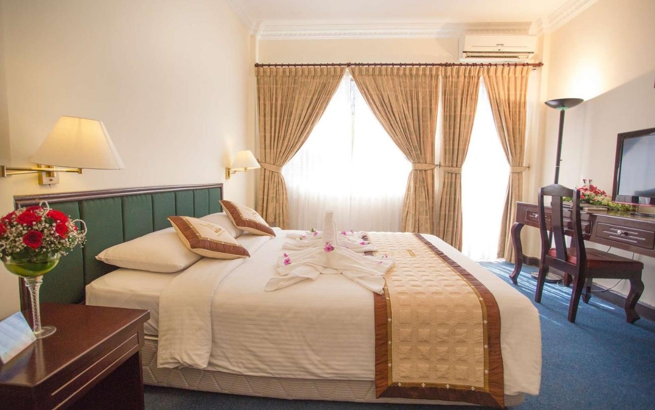 Không gian sang trọng chuẩn 3 sao của Royal Hotel 7