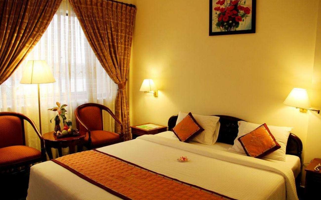 Không gian sang trọng chuẩn 3 sao của Royal Hotel 8