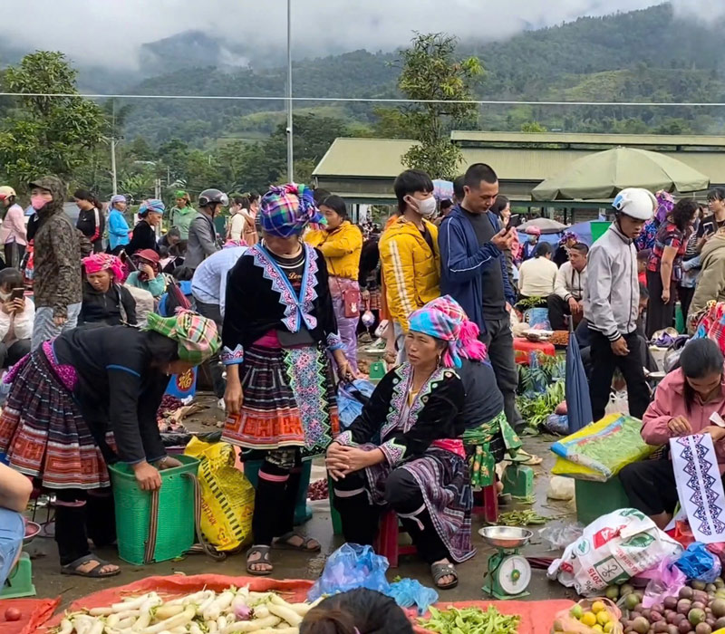 Kinh nghiệm đi chợ phiên San Thàng, độc đáo sắc màu biên cương
