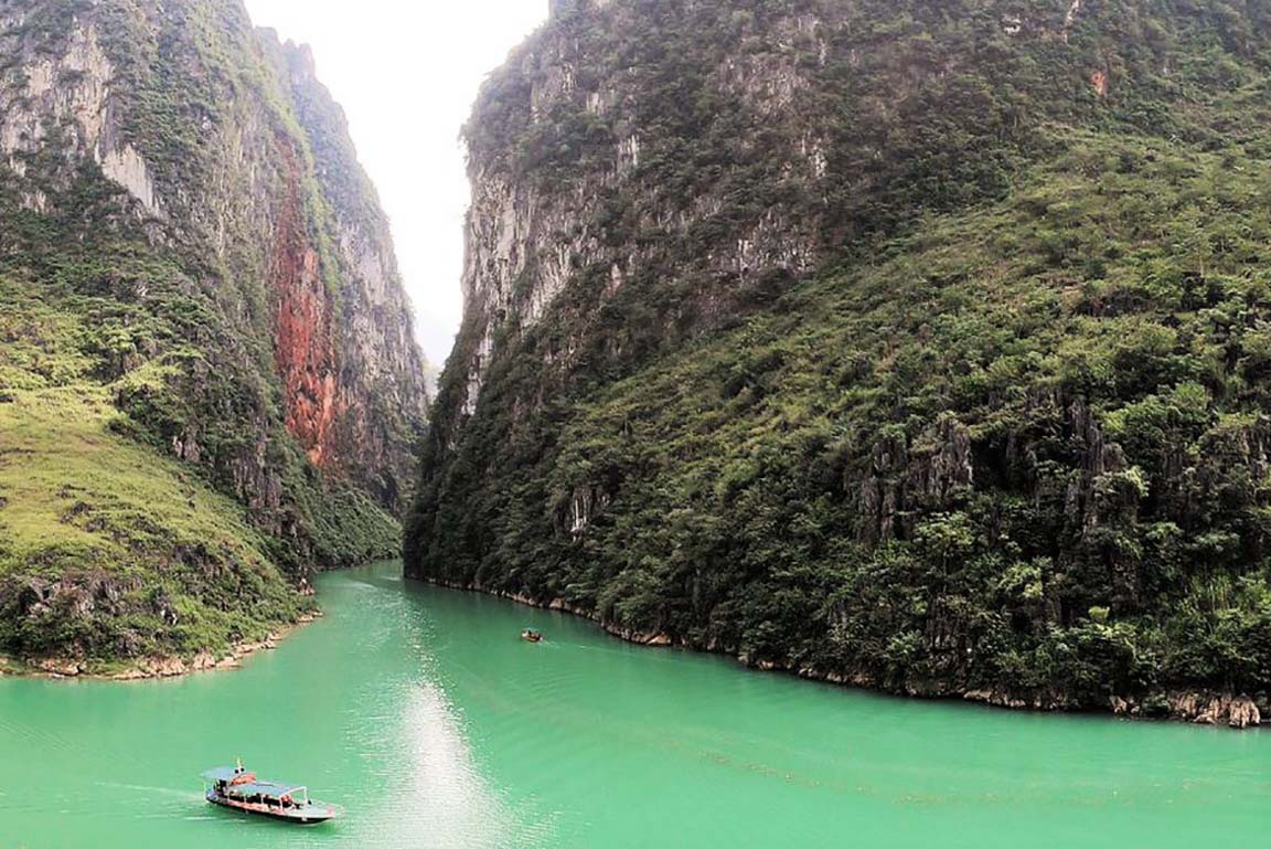 Kinh nghiệm đi thuyền vượt sông Nho Quế ngắm vẻ đẹp của thiên nhiên Hà Giang 5