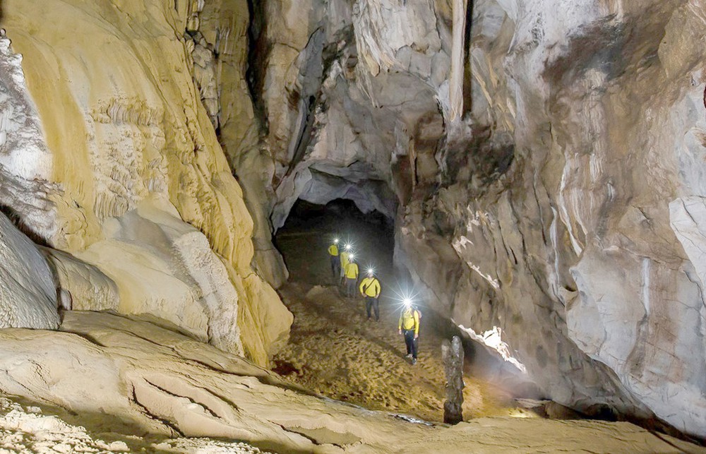 Kinh nghiệm trekking hang Giếng Voọc Quảng Bình chỉ 1 ngày 2