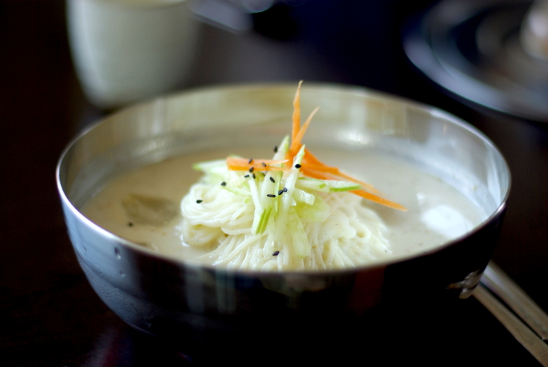 Thưởng thức Kongguksu, món mì lạnh đậu nành thanh mát giữa mùa hè Hàn Quốc 2