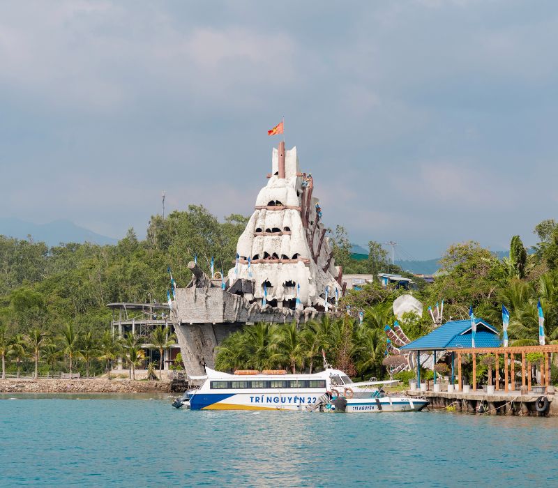 Lạc vào Thủy cung Trí Nguyên Nha Trang thu nhỏ giữa thành phố biển