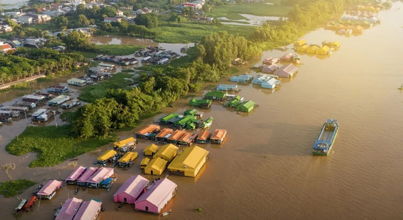 Làng bè Châu Đốc rực rỡ sắc màu bên bờ sông Hậu 2