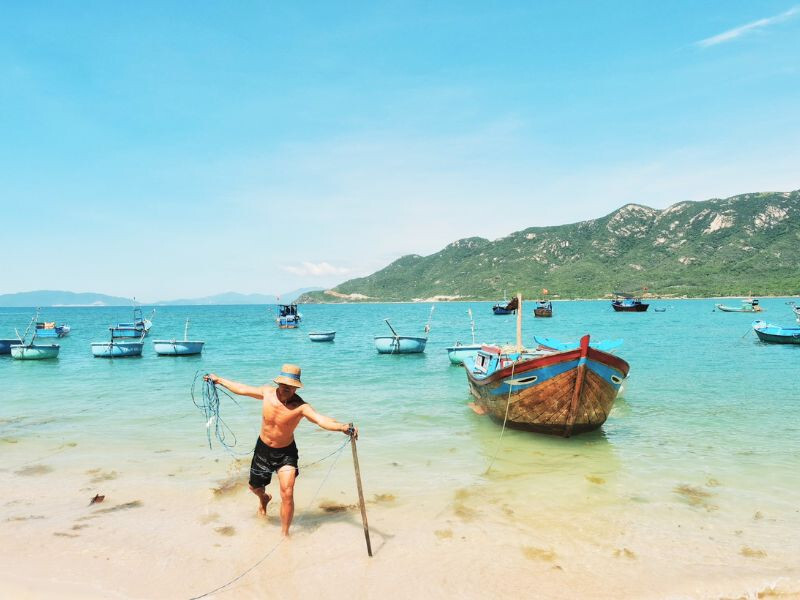 Làng chài Ninh Vân thanh bình bên bờ biển Nha Trang 6