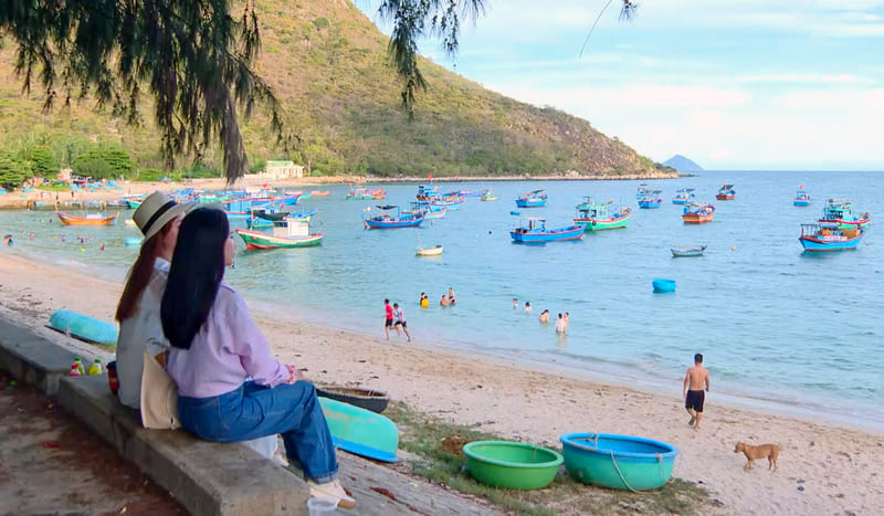 Làng chài Ninh Vân thanh bình bên bờ biển Nha Trang 7