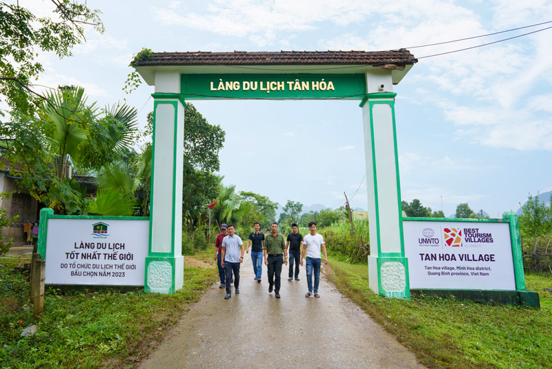 Khám phá thiên thiên và bản sắc văn hóa độc đáo tại Làng du lịch Tân Hoá 8