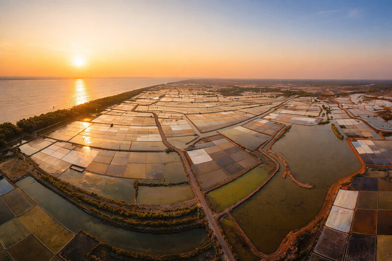 Một ngày làm diêm dân ở làng muối Lý Nhơn, Cần Giờ 7