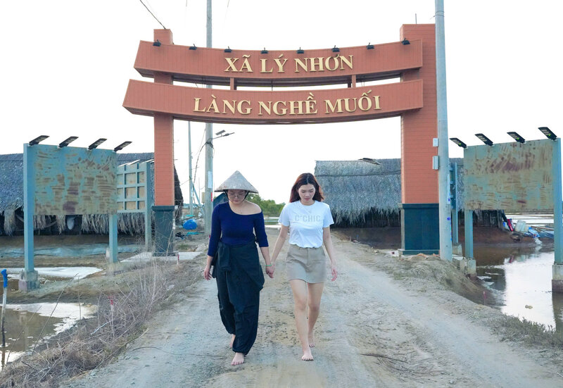 Một ngày làm diêm dân ở làng muối Lý Nhơn, Cần Giờ 8