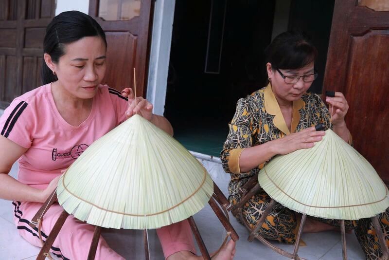 9 làng nghề nón lá nổi tiếng Việt Nam lưu giữ hồn quê qua từng đường kim 7