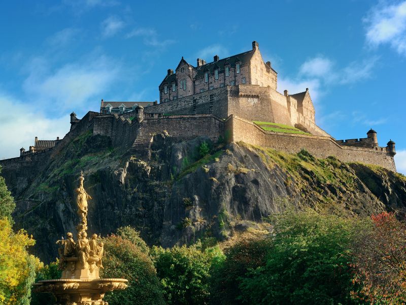 Tham quan lâu đài Edinburgh tráng lệ bậc nhất xứ Scotland 2