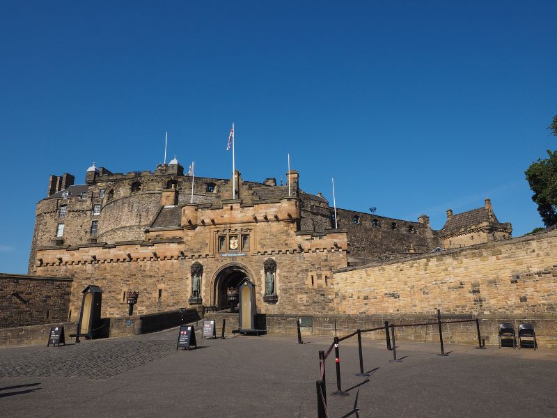 Tham quan lâu đài Edinburgh tráng lệ bậc nhất xứ Scotland 7