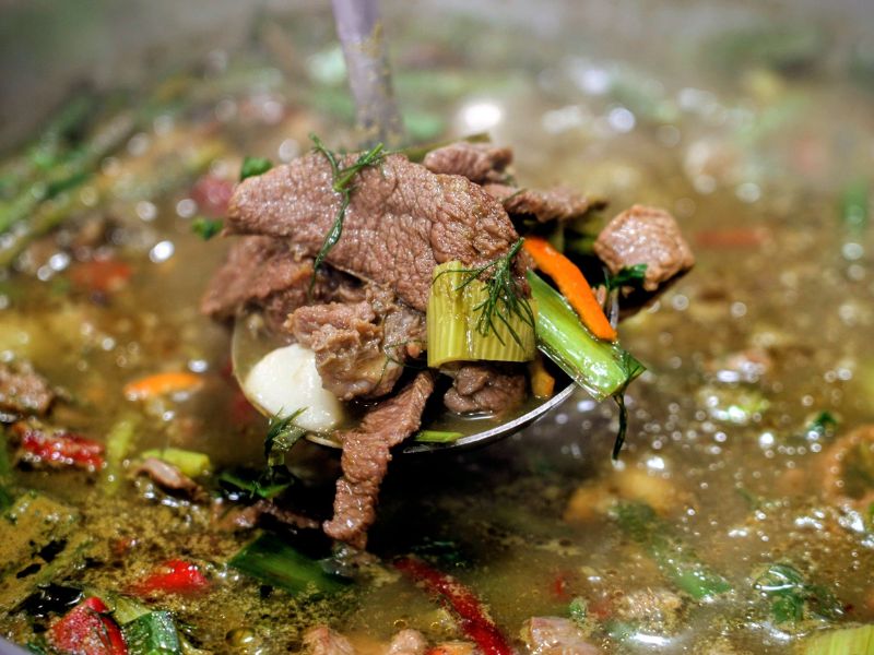 Lẩu phân bò là gì? Món đặc sản gây tò mò từ Trung Quốc 2