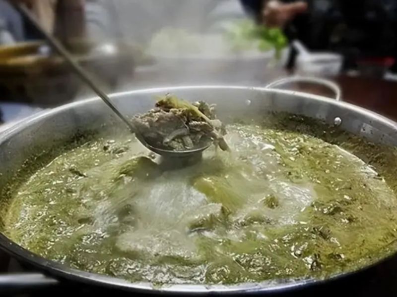 Lẩu phân bò là gì? Món đặc sản gây tò mò từ Trung Quốc 4