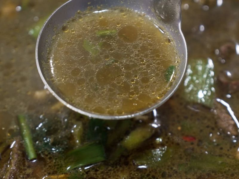 Lẩu phân bò là gì? Món đặc sản gây tò mò từ Trung Quốc 3