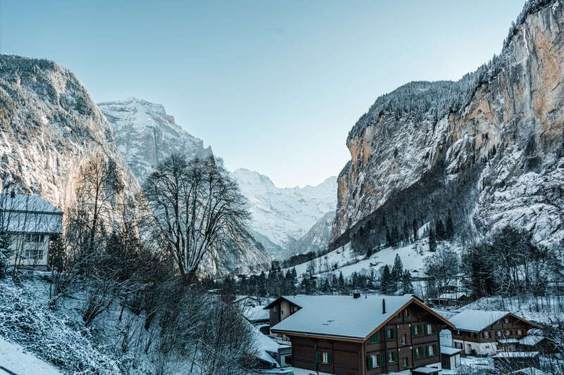 Lauterbrunnen thị trấn cổ tích ẩn sâu trong dãy núi Alps Thụy Sĩ 5