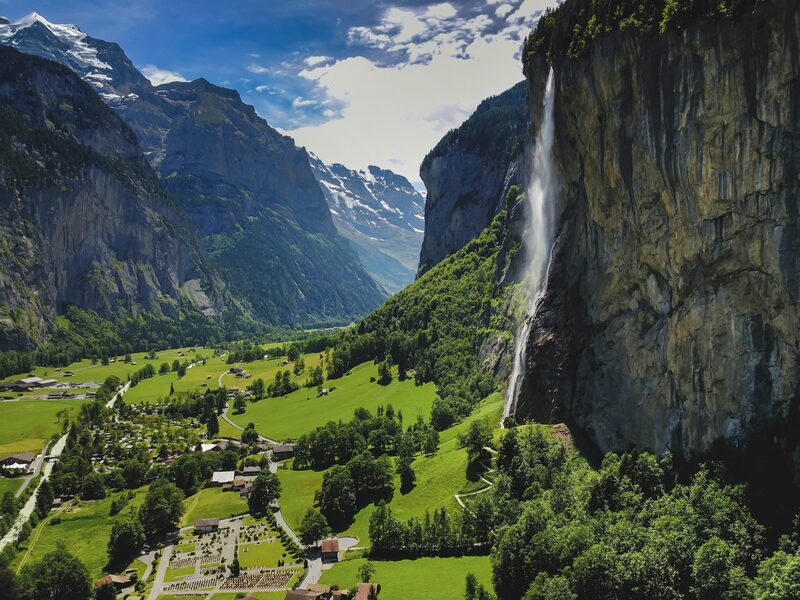 Lauterbrunnen thị trấn cổ tích ẩn sâu trong dãy núi Alps Thụy Sĩ 7