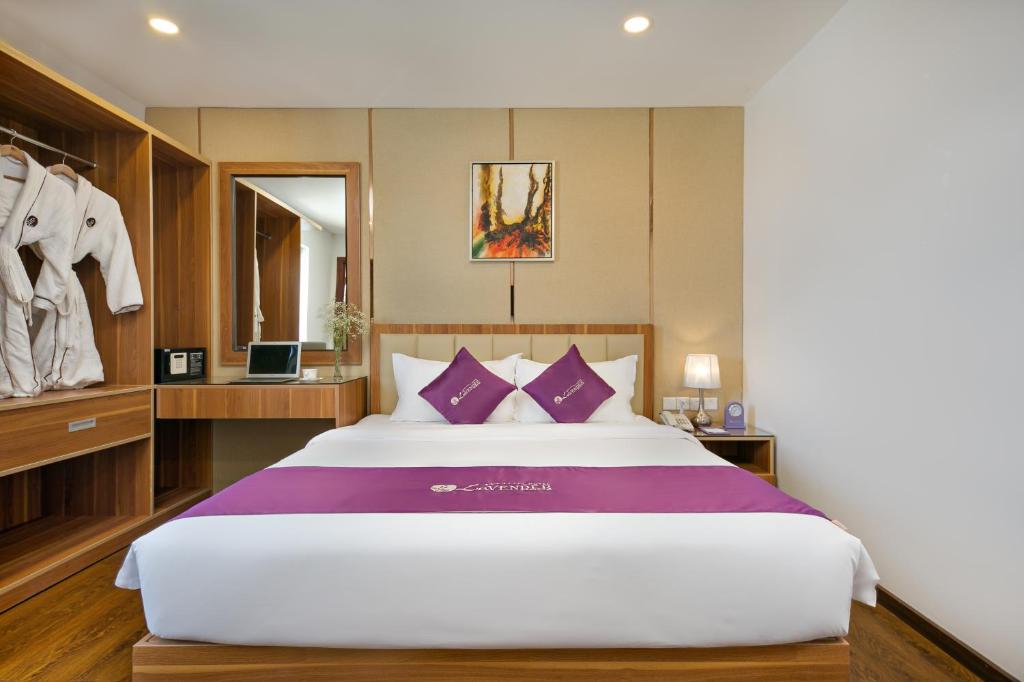 Lavender Riverside Hotel với nét sang trọng, tinh tế nổi bật giữa bầu trời xanh 5