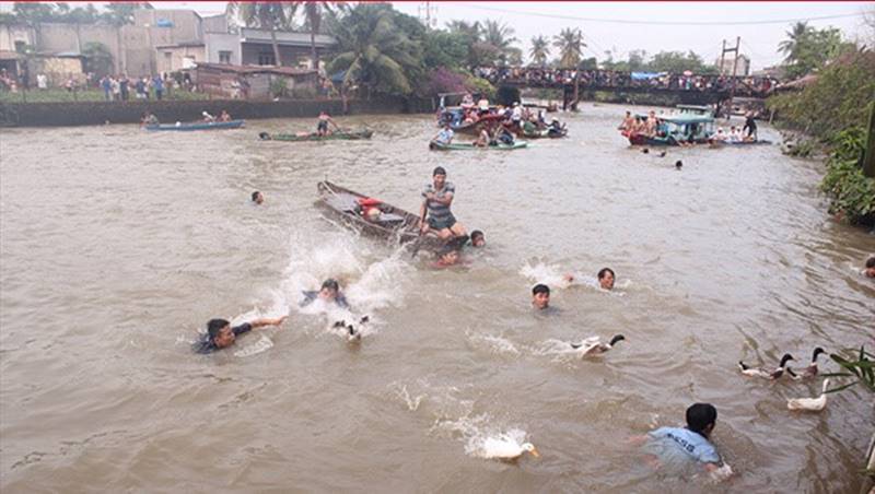 Khám phá lễ hội đua thuyền truyền thống trên đất võ Bình Định 3