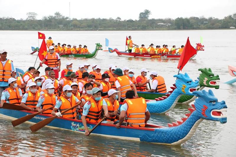 Khám phá lễ hội đua thuyền truyền thống trên đất võ Bình Định 5