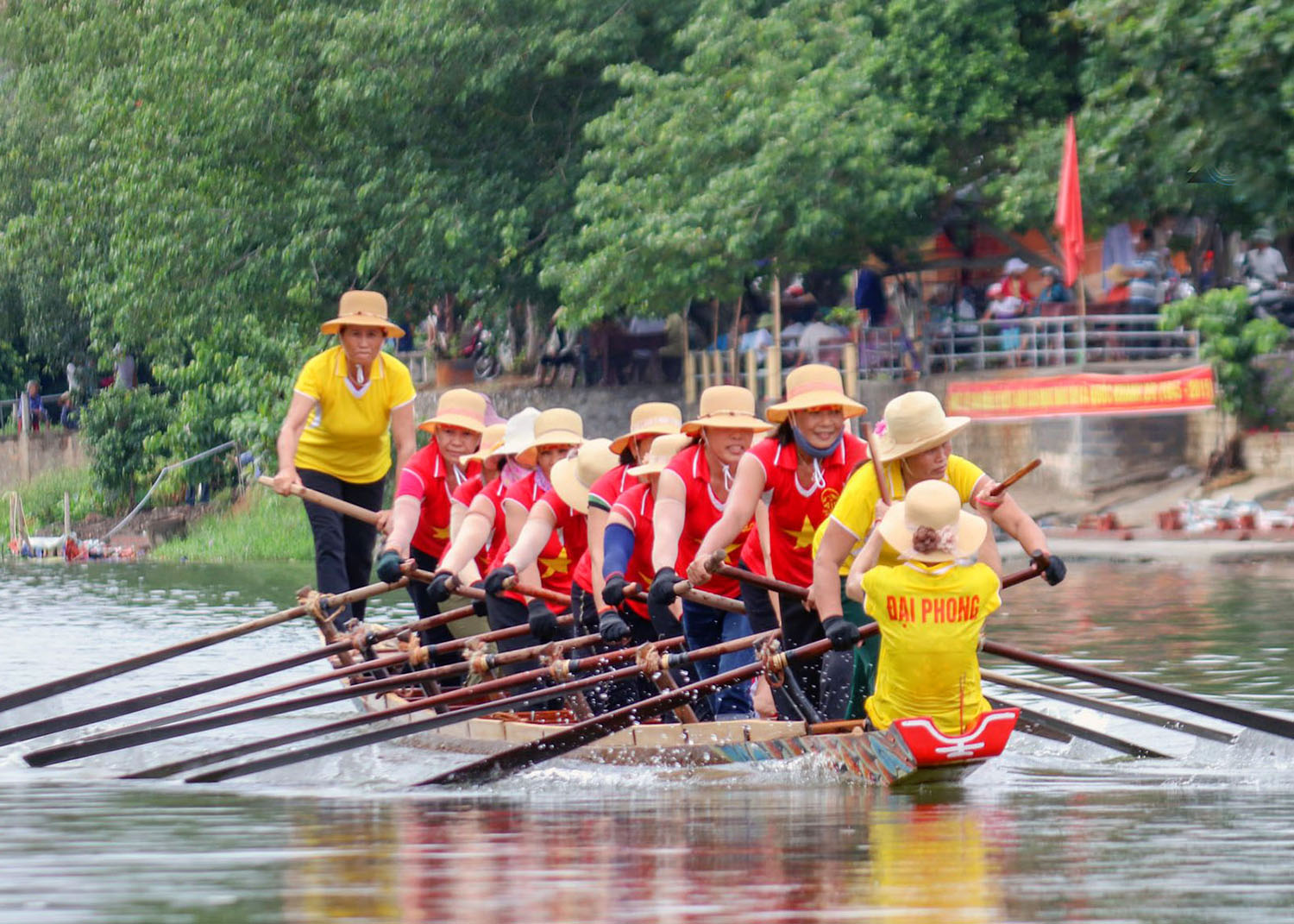 Lễ hội đua thuyền truyền thống Quảng Bình, nét văn hóa miền sông nước Lệ Thủy 4