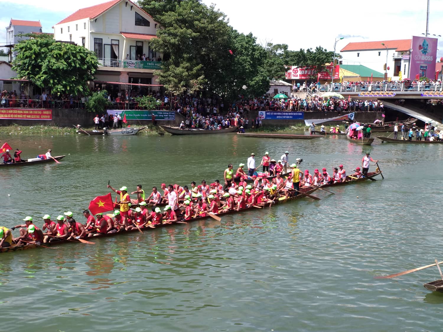 Lễ hội đua thuyền truyền thống Quảng Bình, nét văn hóa miền sông nước Lệ Thủy 10