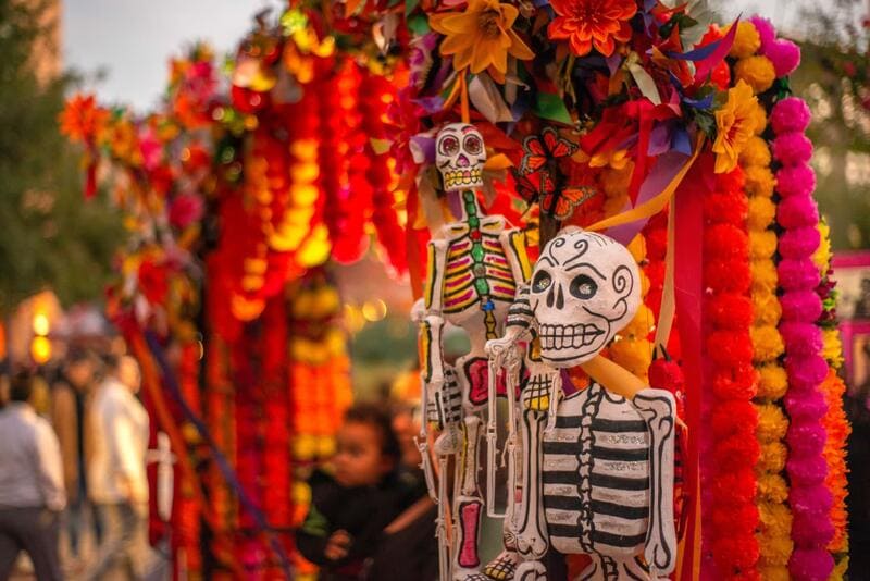 Lễ hội Người chết (Día de Muertos) bước ra từ bộ phim điện ảnh Coco 2