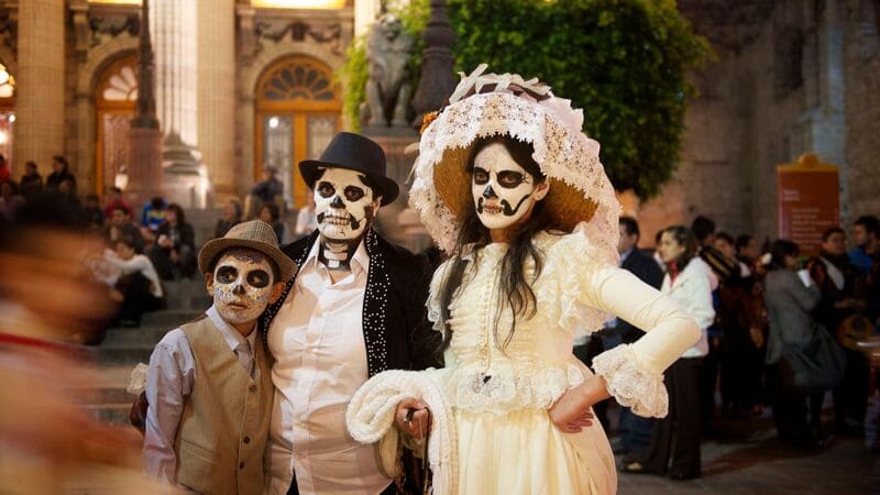 Lễ hội Người chết (Día de Muertos) bước ra từ bộ phim điện ảnh Coco 11