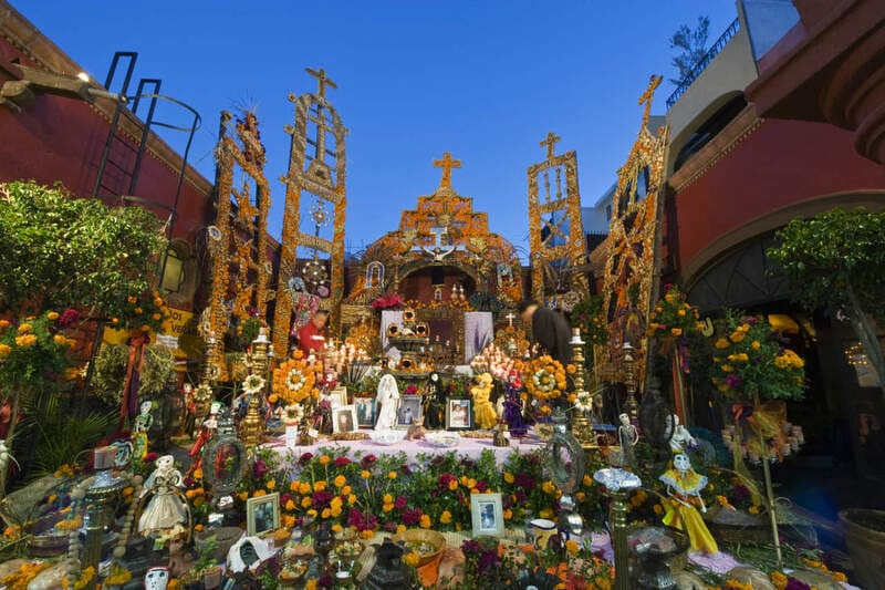 Lễ hội Người chết (Día de Muertos) bước ra từ bộ phim điện ảnh Coco 6