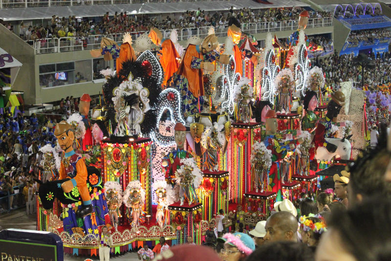 Tham gia Lễ hội Rio Carnival đầy màu sắc lớn nhất Brazil 7