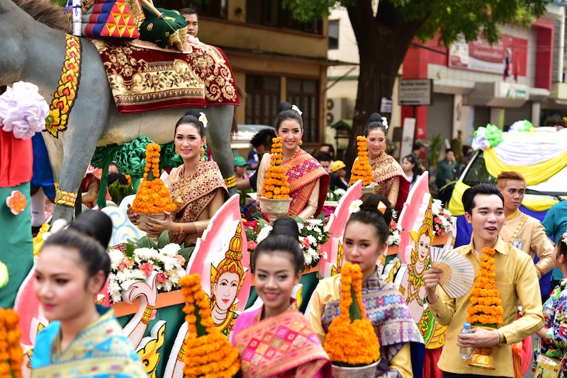 Lễ hội té nước Lào Bun Pi May in đậm dấu ấn văn hóa bản địa 2