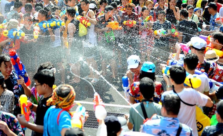 Lễ hội té nước Songkran 2024: Nét đẹp văn hóa Xứ Chùa vàng 6