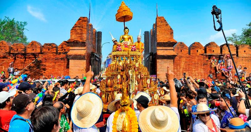 Lễ hội té nước Songkran 2024: Nét đẹp văn hóa Xứ Chùa vàng 7
