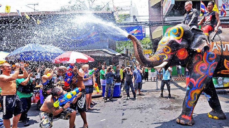 Lễ hội té nước Songkran 2024: Nét đẹp văn hóa Xứ Chùa vàng 9