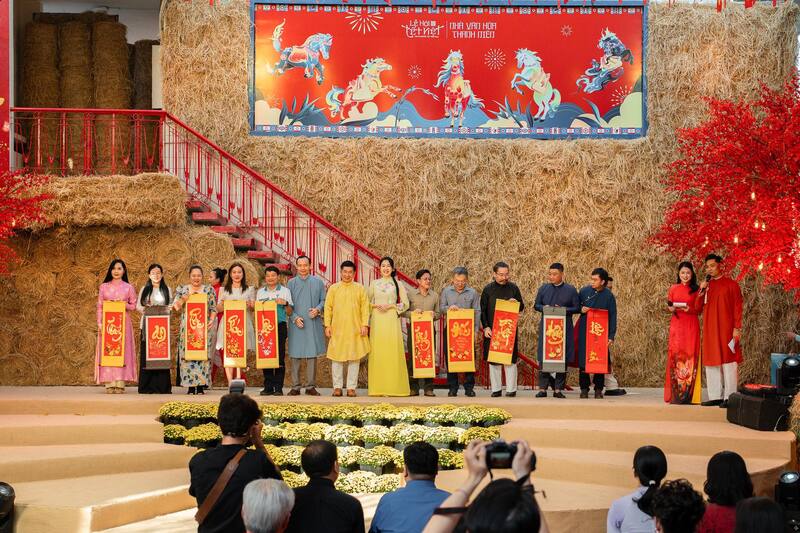 Lễ hội Tết Việt Bính Ngọ 2026 với Phố Ông Đồ rộn ràng dịp xuân 6