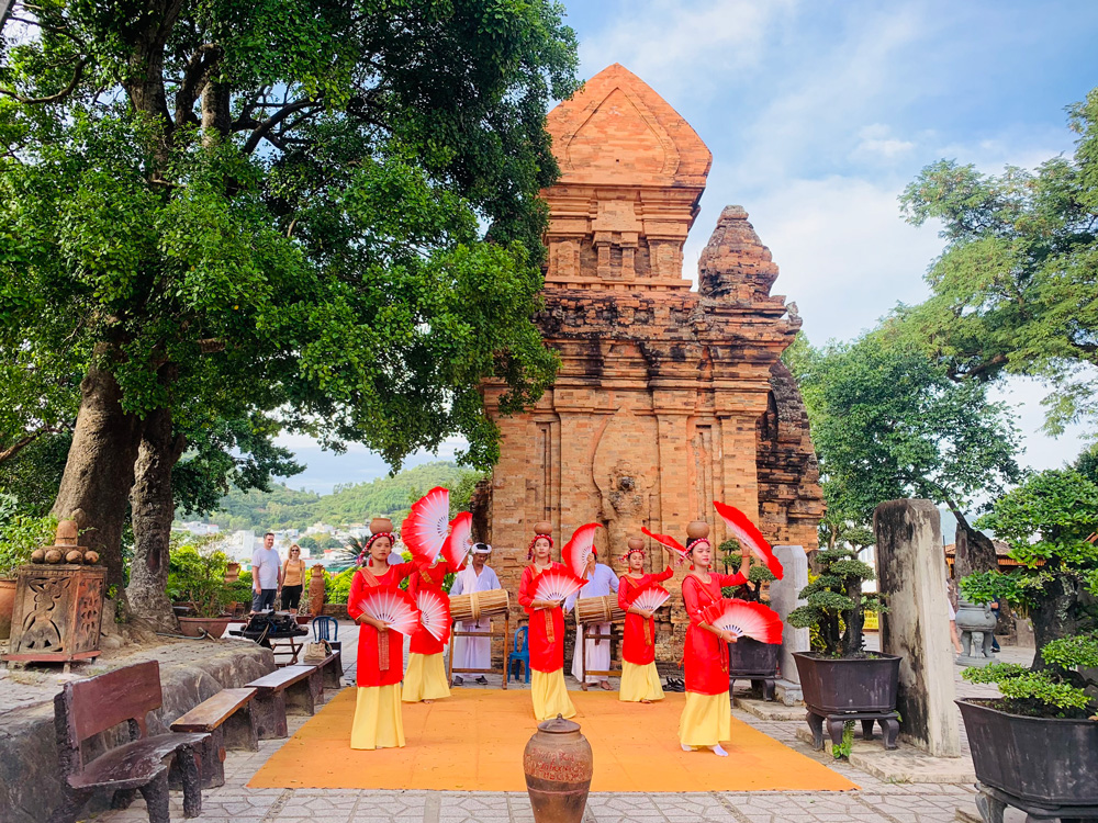 Lễ hội Tháp Bà Ponagar Nha Trang - Hòa mình vào không khí rộn ràng của lễ hội tôn giáo lớn nhất Nha Trang 3