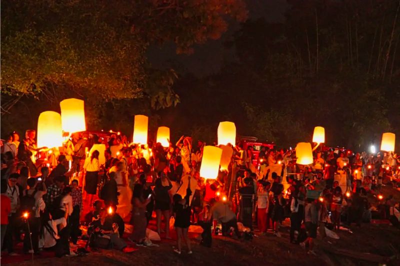 Lễ hội Yi Peng và những chiếc đèn lồng thắp sáng bầu trời Chiang Mai 4