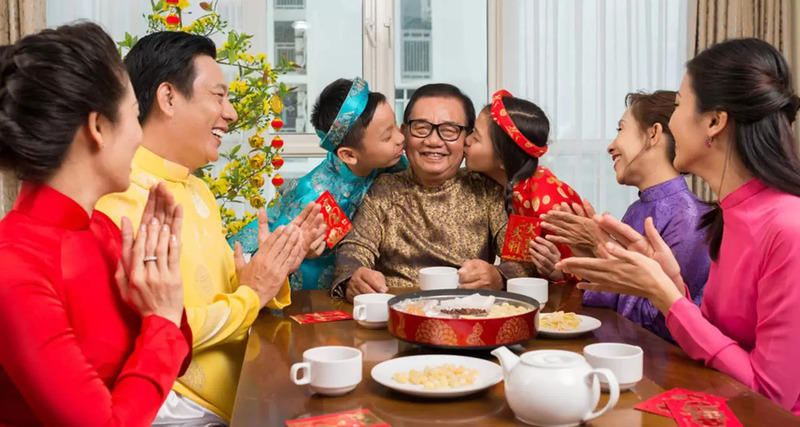 Phong bao lì xì đầu năm đỏ thắm trở thành biểu tượng của may mắn 5