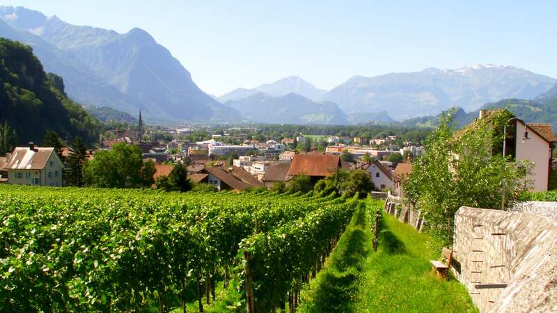 Công quốc Liechtenstein nhỏ bé nằm sâu trong dãy Alps tại châu Âu 4
