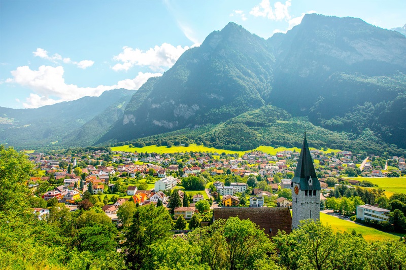 Công quốc Liechtenstein nhỏ bé nằm sâu trong dãy Alps tại châu Âu 7