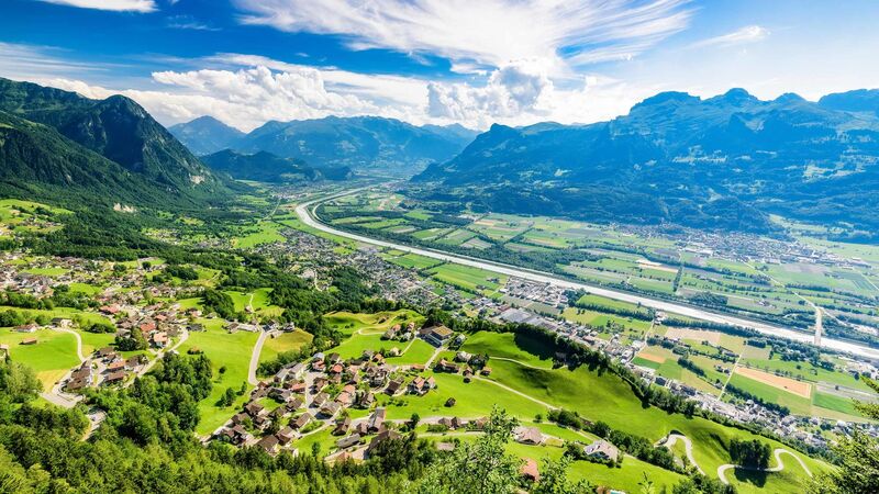 Công quốc Liechtenstein nhỏ bé nằm sâu trong dãy Alps tại châu Âu 9