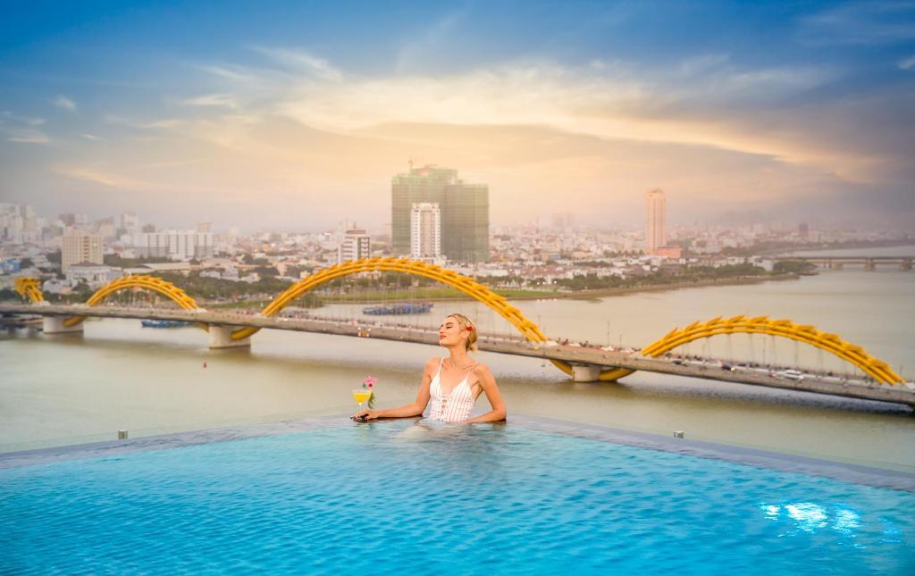 List khách sạn Đà Nẵng có hồ bơi vô cực đẹp khó cưỡng 6