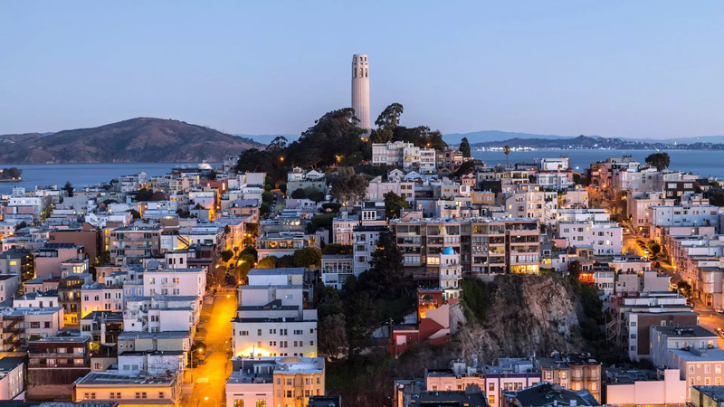 Lombard Street quanh co bên những luống hoa khoe sắc ở San Francisco 11