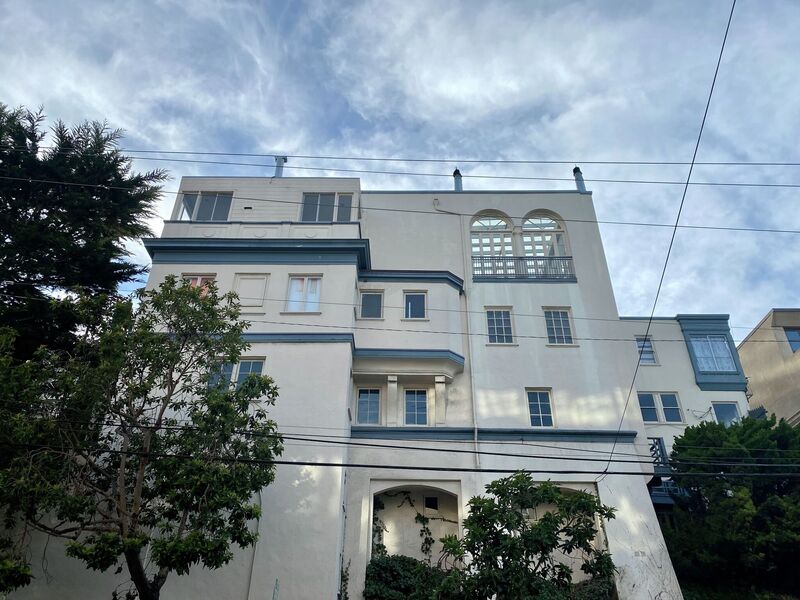 Lombard Street quanh co bên những luống hoa khoe sắc ở San Francisco 8