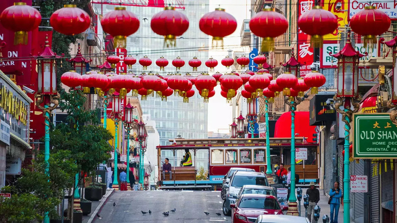 Lombard Street quanh co bên những luống hoa khoe sắc ở San Francisco 10