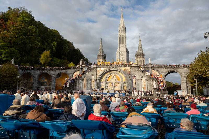 Thánh địa Lourdes Pháp: Điểm hành hương giữa dãy núi Pyrenees 2