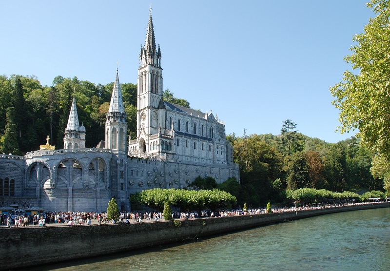 Thánh địa Lourdes Pháp: Điểm hành hương giữa dãy núi Pyrenees 5