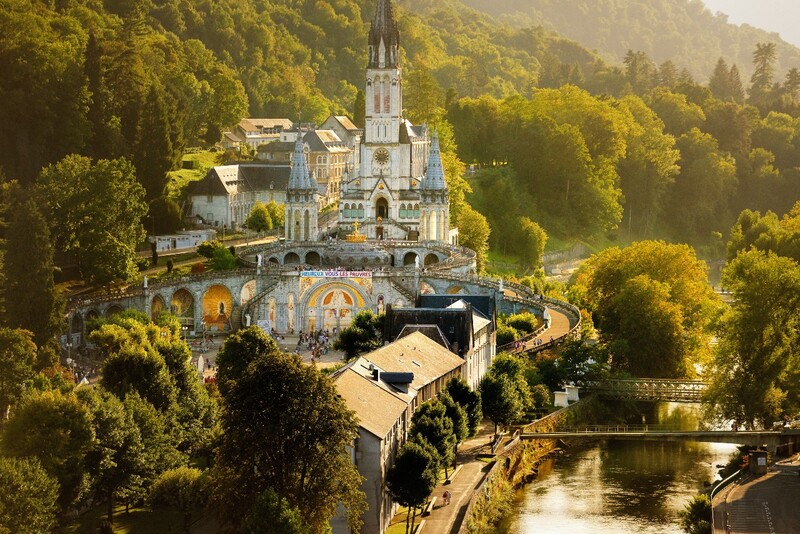 Thánh địa Lourdes Pháp: Điểm hành hương giữa dãy núi Pyrenees 3