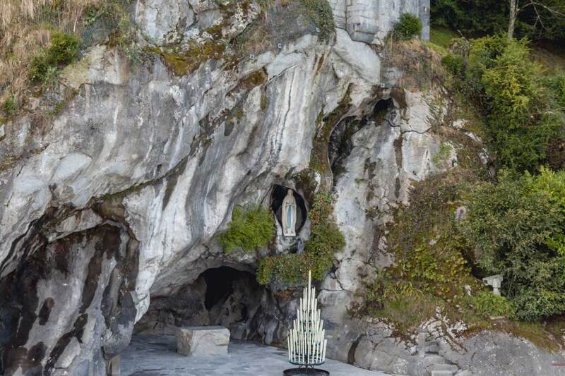 Thánh địa Lourdes Pháp: Điểm hành hương giữa dãy núi Pyrenees 6